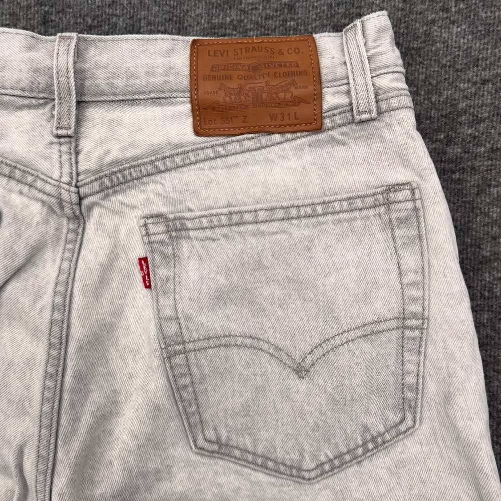 Levis Premium 551 Z Authentic Straight Jeans  W31 Light Grey Acid‎ Wash Denim - Picture 6 of 9